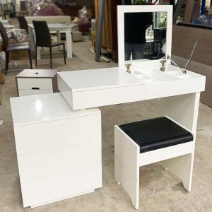 Bàn Trang Điểm 1m4 Gỗ MDF Kèm Đôn Ngồi Cũ