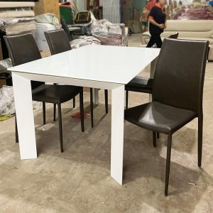 Bộ Bàn Ăn Hiện Đại 1m4 Kèm Ghế Bọc Da Nâu Cũ