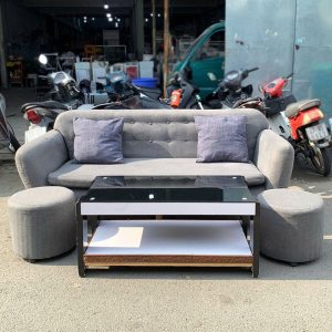 Bộ Sofa Màu Xám Cũ Kèm Bàn Và 2 Đôn