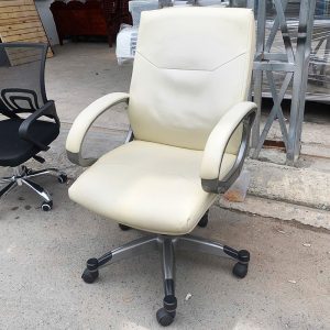 Ghế Giám Đốc Lưng Thấp Bọc Da Cũ