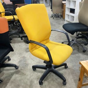 Ghế Xoay Đệm Nỉ Có Tay Vịn Chân Nhựa Cũ