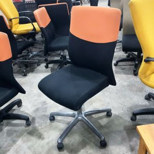 Ghế Xoay Nỉ Không Tay Màu Phối Độc Đáo Cũ