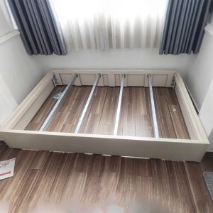 Giường Ngủ Dáng Bệt Đơn Giản Cũ
