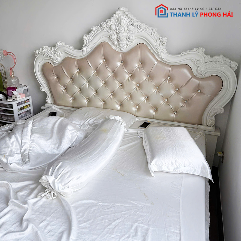 giuong-ngu-hoang-gia-op-nem-1 Giường Ngủ Hoàng Gia Ốp Nệm Cao Cấp Cũ