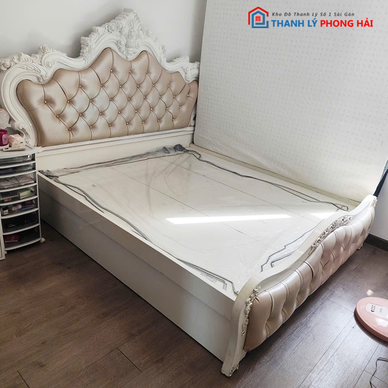 giuong-ngu-hoang-gia-op-nem-2 Giường Ngủ Hoàng Gia Ốp Nệm Cao Cấp Cũ