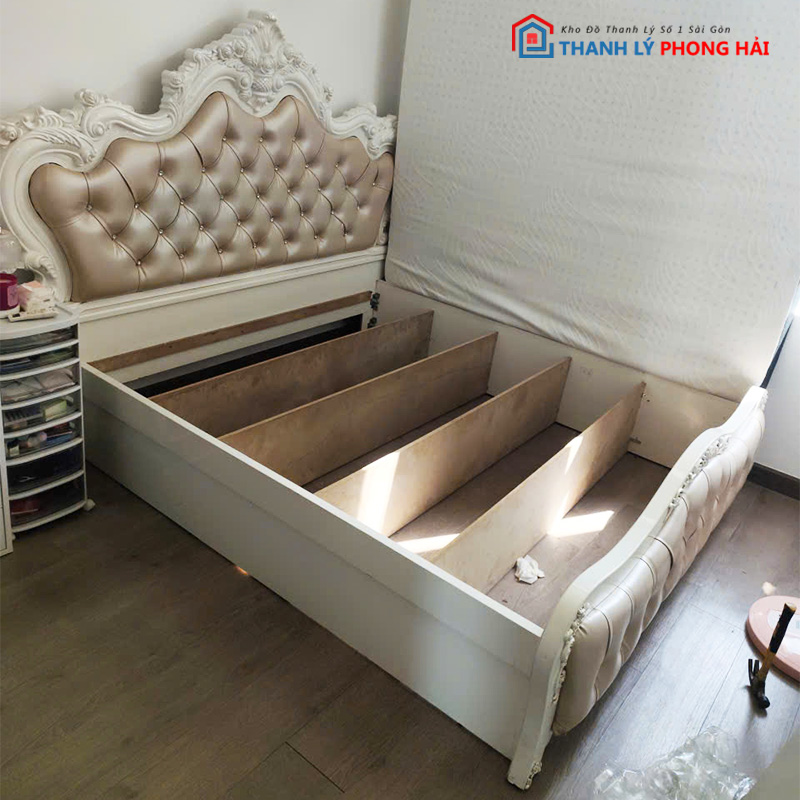 giuong-ngu-hoang-gia-op-nem-3 Giường Ngủ Hoàng Gia Ốp Nệm Cao Cấp Cũ