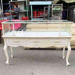 Tủ Trưng Bày Mặt Kính 1m58 Chân Gỗ Cũ