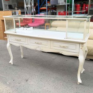 Tủ Trưng Bày Mặt Kính 1m58 Chân Gỗ Cũ
