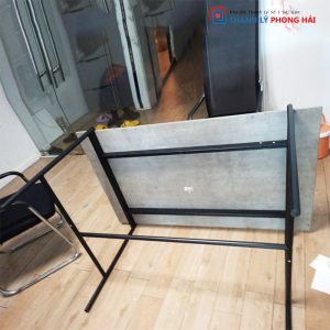 Bàn Chân Sắt Mặt Gỗ MDF Màu Xi Măng Cũ