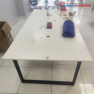 Bàn Họp Mặt Gỗ Công Nghiệp Chân Chữ U Cũ