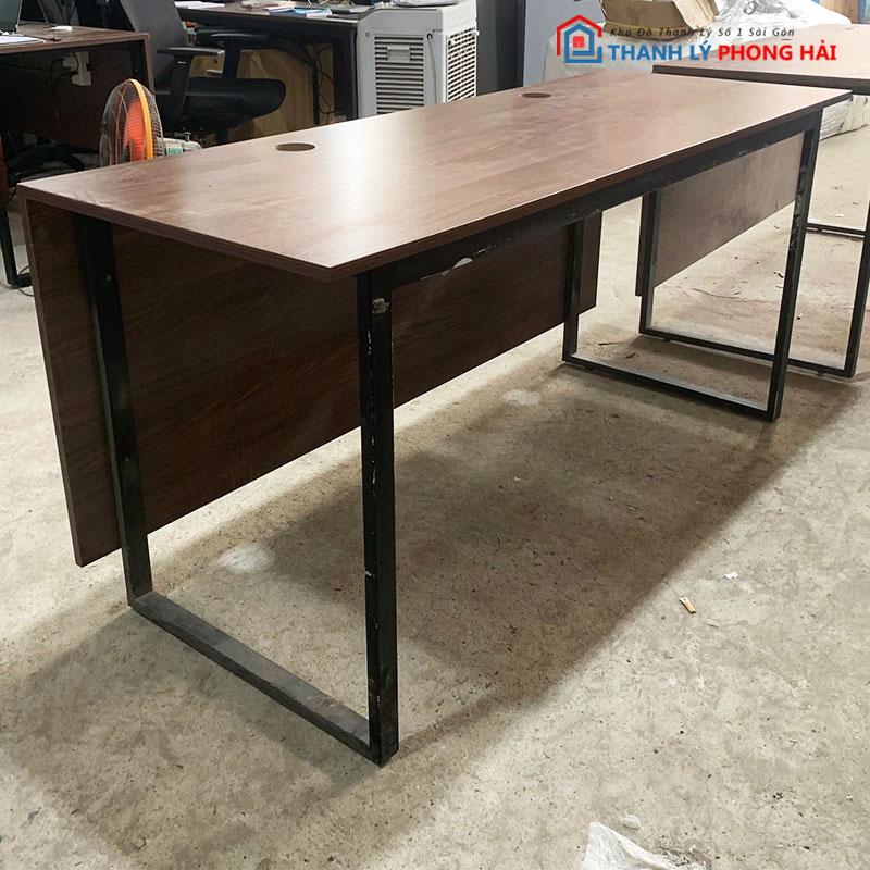 ban-lam-viec-chan-sat-mat-go-mdf-4 Bàn Làm Việc Chân Sắt Mặt Gỗ MDF Cũ (Nhiều Size)