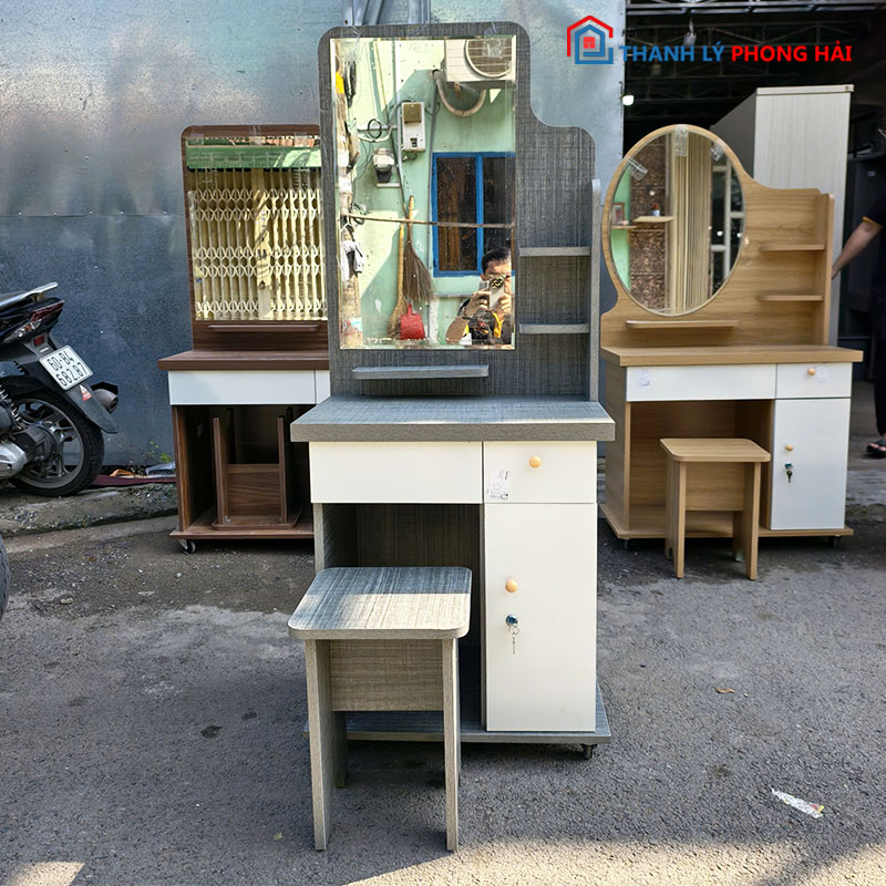 ban-trang-diem-go-mdf-co-guong-1 Bàn Trang Điểm Gỗ MDF Có Gương Mới 99% (Nhiều Size)