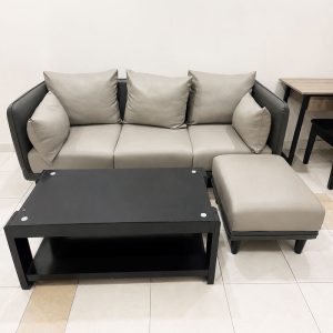 Bộ Sofa Da Kèm Đôn Lớn Và Bàn Trà Cũ