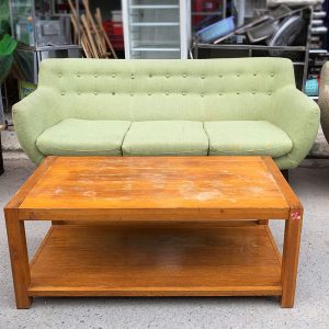 Bộ Sofa Màu Xanh Kèm Bàn Trà Gỗ Cũ