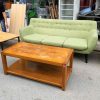 Bộ Sofa Màu Xanh Kèm Bàn Trà Gỗ Cũ