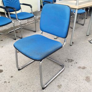 Ghế Chân Quỳ Không Tay Vịn Đệm Xanh Cũ