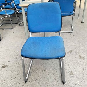 Ghế Chân Quỳ Không Tay Vịn Đệm Xanh Cũ