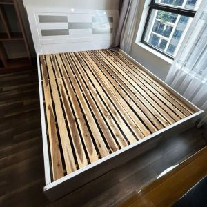 Giường Gỗ Màu Trắng Kiểu Caro Cũ