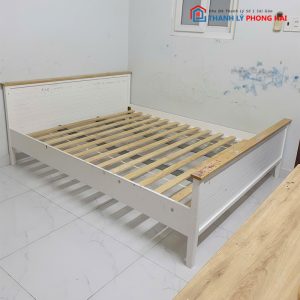 Giường Ngủ Gỗ Màu Trắng Cũ