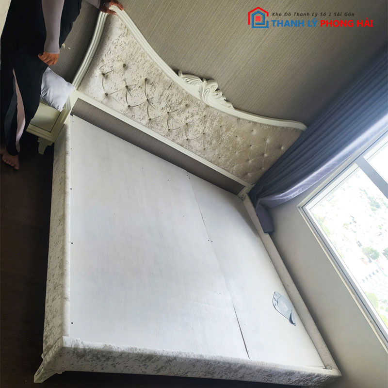 giuong-ngu-hoang-gia-boc-nhung-2 Giường Ngủ Hoàng Gia Bọc Nhung Êm Ái Cũ