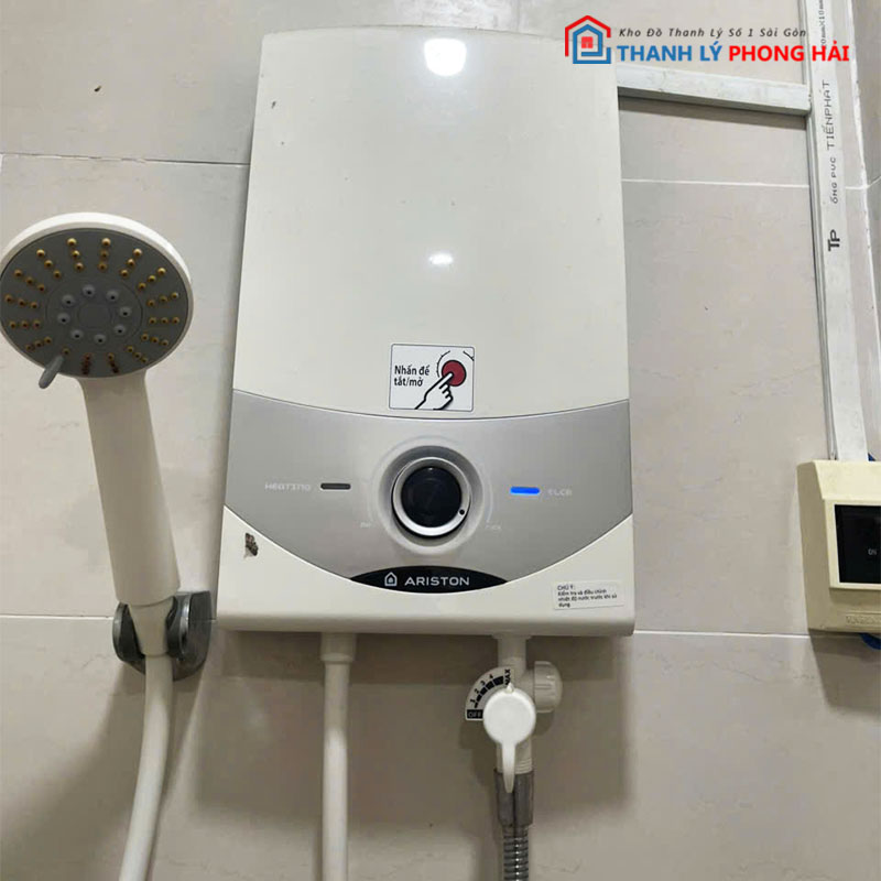 may-nuoc-nong-ariston-kem-voi-tam-cu Máy Nước Nóng Ariston Kèm Vòi Tắm Cũ