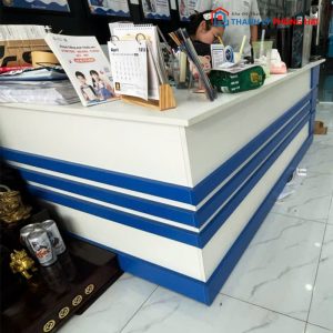 Quầy Lễ Tân 2m Góc L Màu Trắng Xanh Cũ