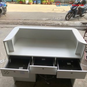 Quầy Lễ Tân Bo Cong Kèm Bàn Thờ Cũ