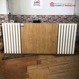 Quầy Lễ Tân Kiểu Nan Dọc Cũ