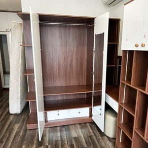 Tủ Quần Áo Kèm Gương Và Kệ Trưng Bày Cũ