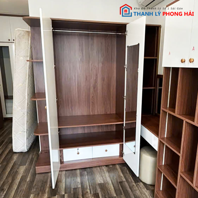 tu-quan-ao-kem-guong-va-ke-1 Tủ Quần Áo Kèm Gương Và Kệ Trưng Bày Cũ