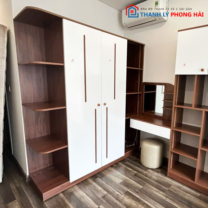 tu-quan-ao-kem-guong-va-ke-2 Tủ Quần Áo Kèm Gương Và Kệ Trưng Bày Cũ