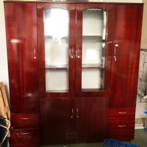 Tủ Trưng Bày Gỗ Màu Đỏ Bóng Cũ