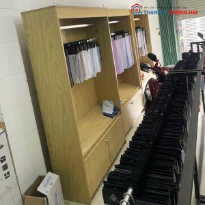 Tủ Trưng Bày Quần Áo Gỗ MDF Không Cửa Cũ