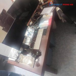 Bàn Giám Đốc Gỗ Cũ Kèm Bửng Che