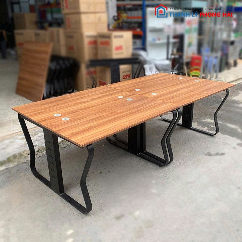 ban-hop-2m4-chan-sat-cong-1 Bàn Họp 2m4 Chân Sắt Cong Cách Điệu Cũ