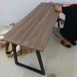 Bàn Làm Việc Chân Sắt Cũ Mặt Gỗ MDF