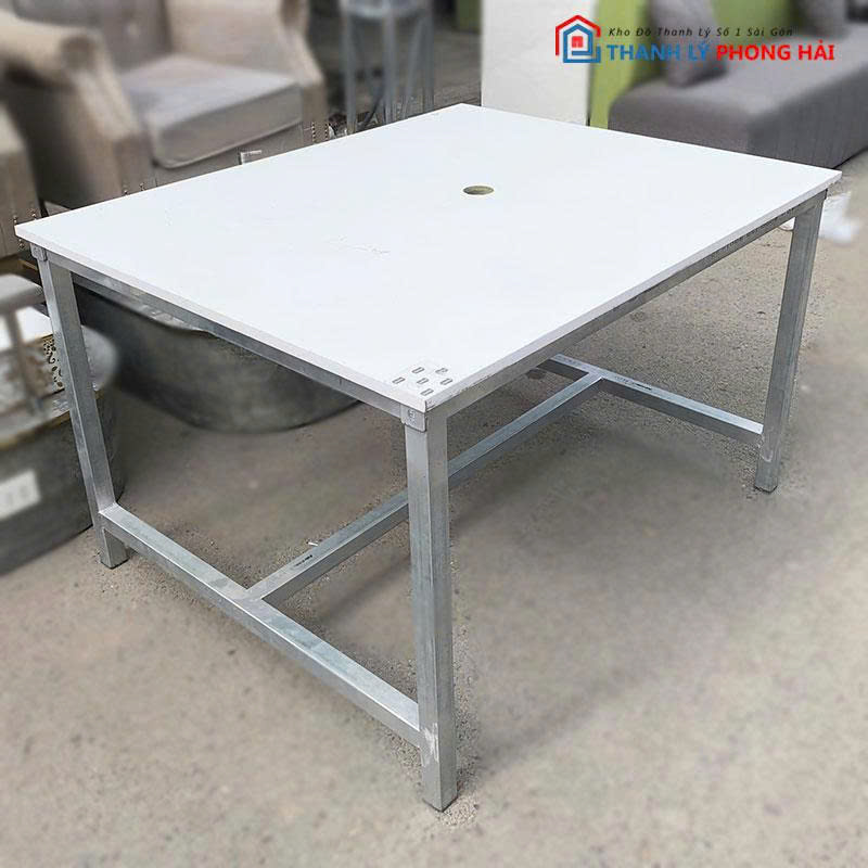 ban-lam-viec-chan-sat-mat-go-1m (4) Bàn Làm Việc Chân Sắt Mặt Gỗ 1m Cũ (Nhiều Màu)