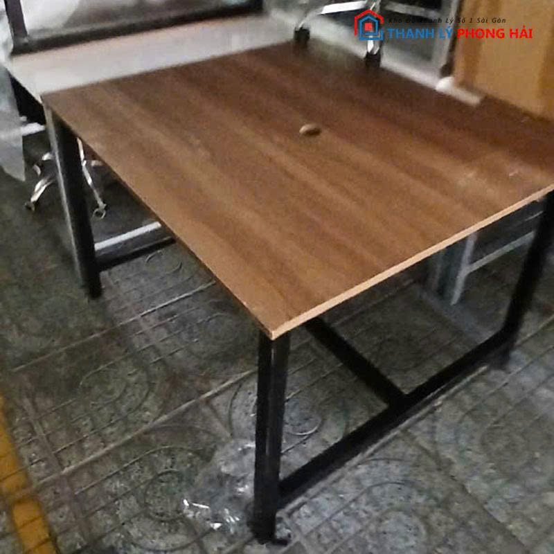ban-lam-viec-chan-sat-mat-go-1m (6) Bàn Làm Việc Chân Sắt Mặt Gỗ 1m Cũ (Nhiều Màu)