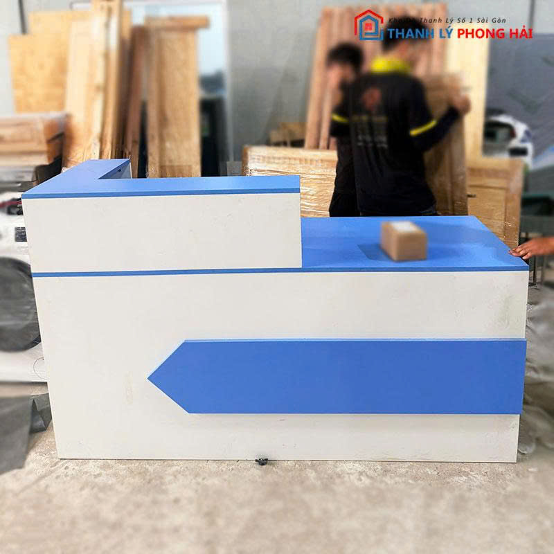 ban-quay-go-mdf-trang-phoi-xanh-kem-tu-1 Bàn Quầy Gỗ MDF Trắng Phối Xanh Kèm Tủ Hồ Sơ Cũ