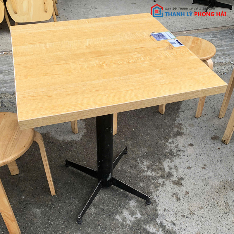 bo-ban-ghe-cafe-mat-go-chan-sat-kem-ghe-2 Bộ Bàn Ghế Cafe Mặt Gỗ Chân Sắt Kèm Ghế Nệm Cũ