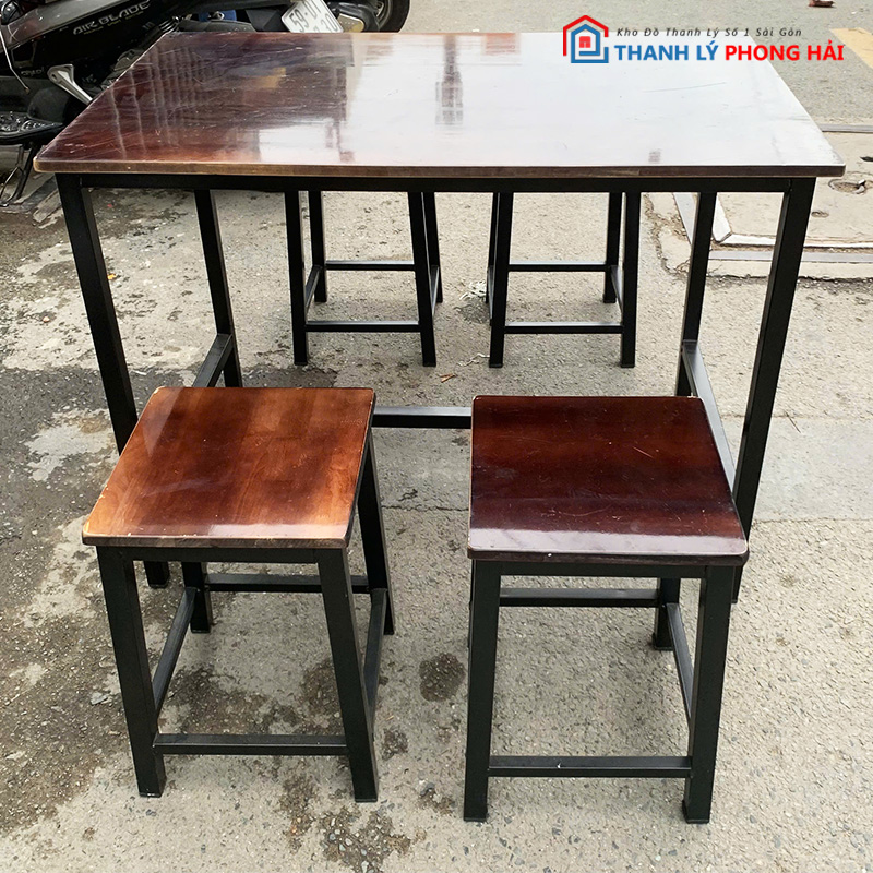 bo-ban-ghe-quan-an-chan-sat-1 Bộ Bàn Ghế Quán Ăn Chân Sắt Mặt Gỗ Cũ