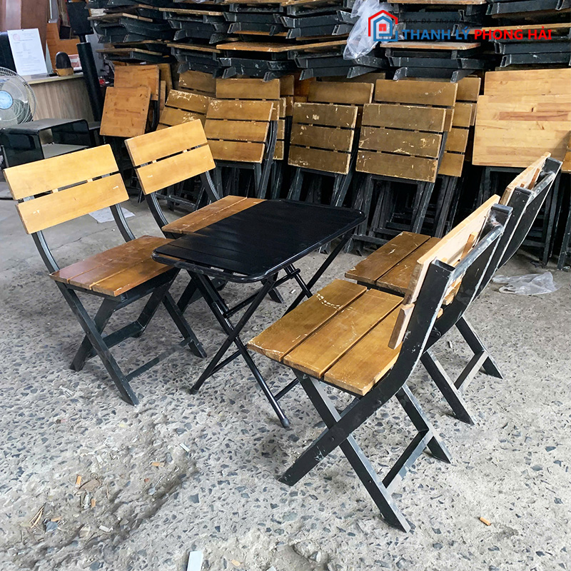 bo-ban-ghe-xep-khung-sat-2 Bộ Bàn Ghế Xếp Khung Sắt Mặt Gỗ Cũ