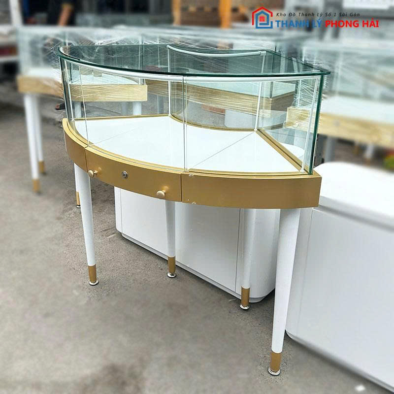 cum-tu-trung-bay-trang-suc-1 Cụm Tủ Trưng Bày Trang Sức Bo Cong Mặt Kính Cũ