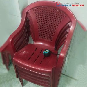 Ghế Bành Nhựa Màu Đỏ Cũ
