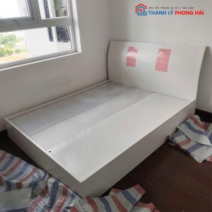 Giường Gỗ MDF 1m6 Màu Trắng Đầu Giường Cao Cũ