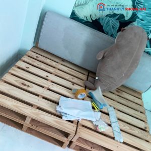 Giường Ngủ Pallet Gỗ Tự Nhiên Cũ
