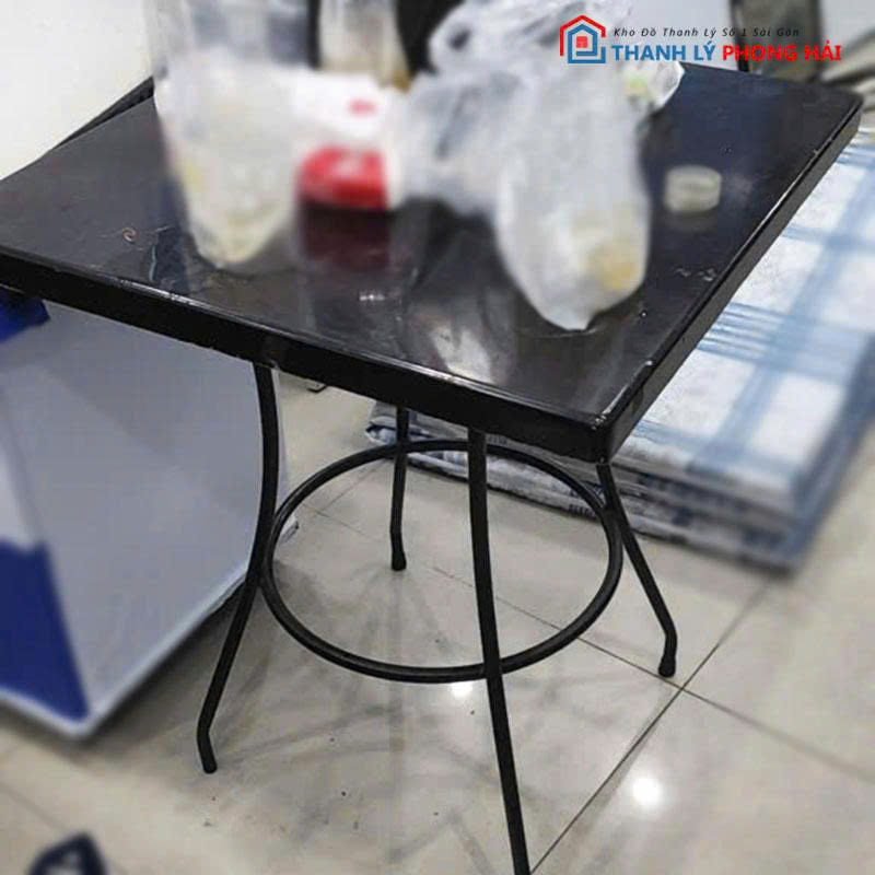 ban-cafe-chan-sat-cu-mat-vuong Bàn Cafe Chân Sắt Cũ Mặt Vuông