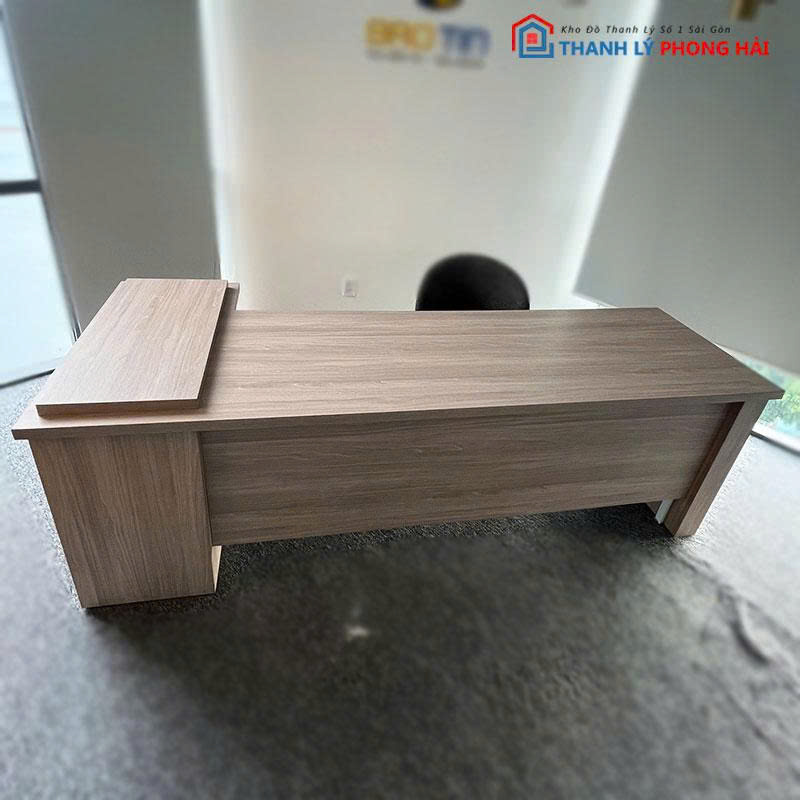 ban-giam-doc-go-mdf-cu-mau-soi-sang-2 Bàn Giám Đốc Gỗ MDF Cũ Màu Sồi Sáng