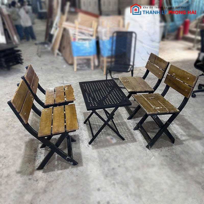 bo-ban-ghe-cafe-cu-ban-sat-3 Bộ Bàn Ghế Cafe Cũ Bàn Sắt Ghế Gỗ Xếp
