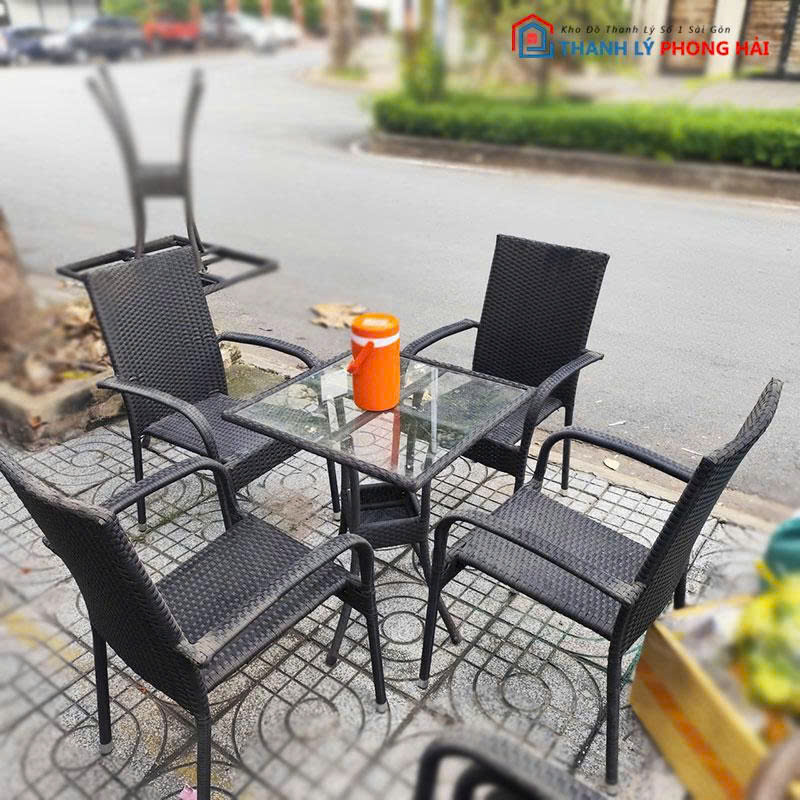 bo-ban-ghe-gia-may-mau-den-cu-3 Bộ Bàn Ghế Giả Mây Màu Đen Cũ